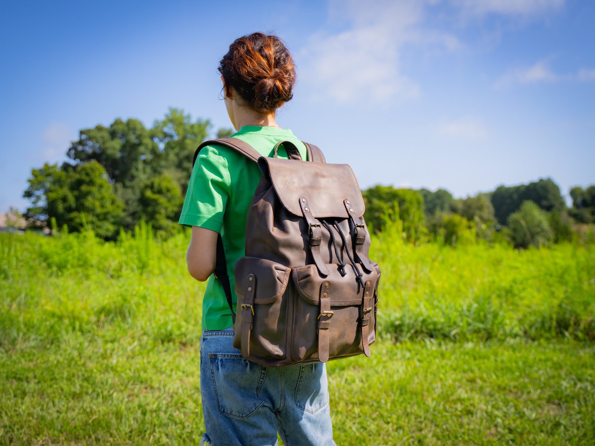 Crazy Horse Leather Backpack Adventure for Woman - Brown Nut display picture 1