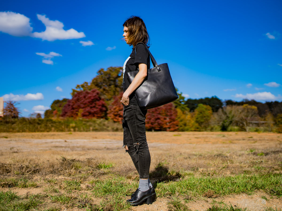 Leather tote bag outfit