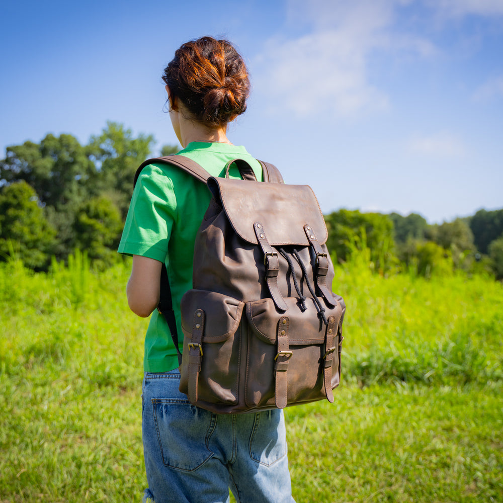 Crazy Horse Leather Backpack Adventure for Woman - Brown Nut