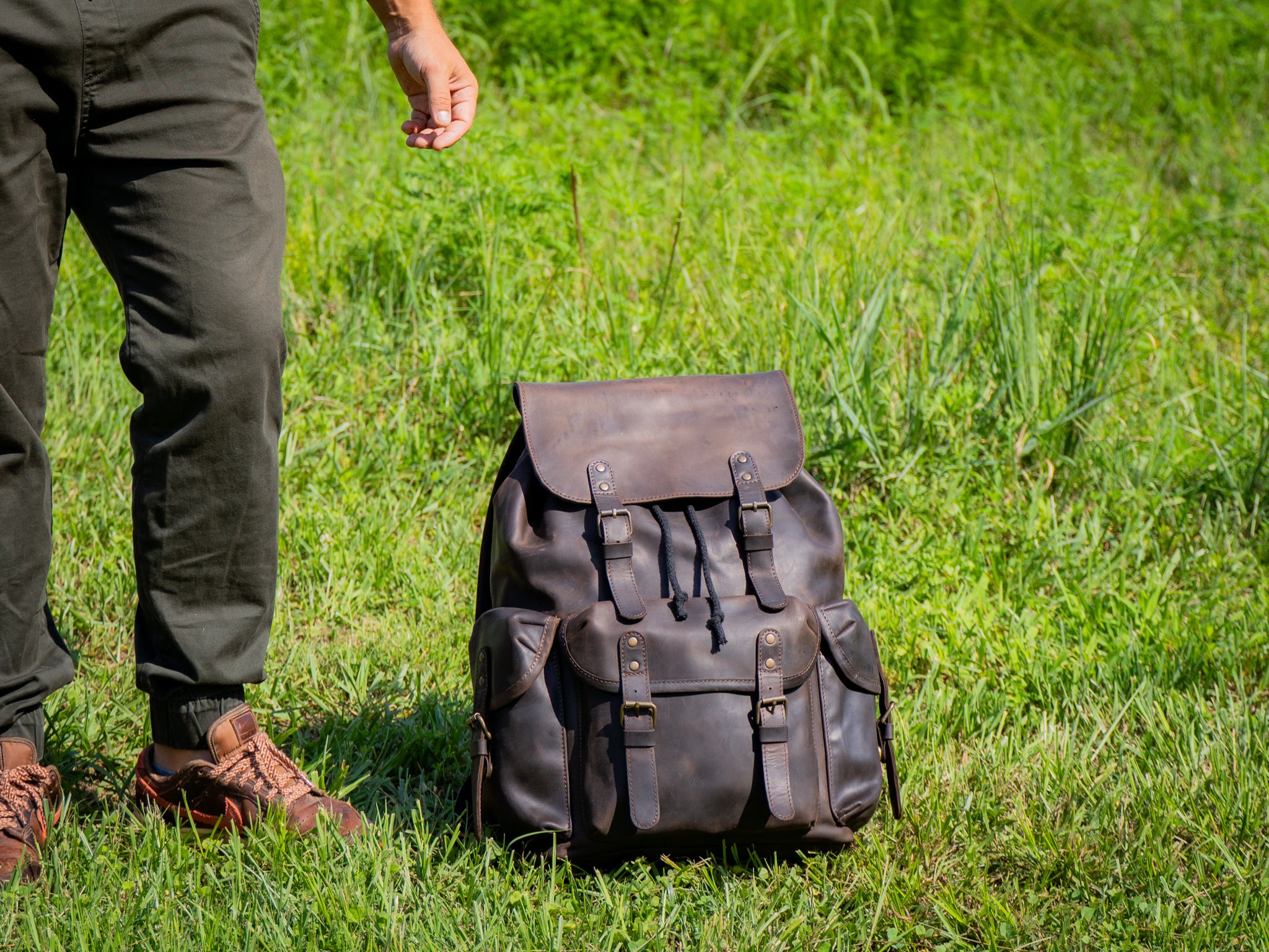 Crazy Horse Leather Backpack Adventure for Man - Brown Nut