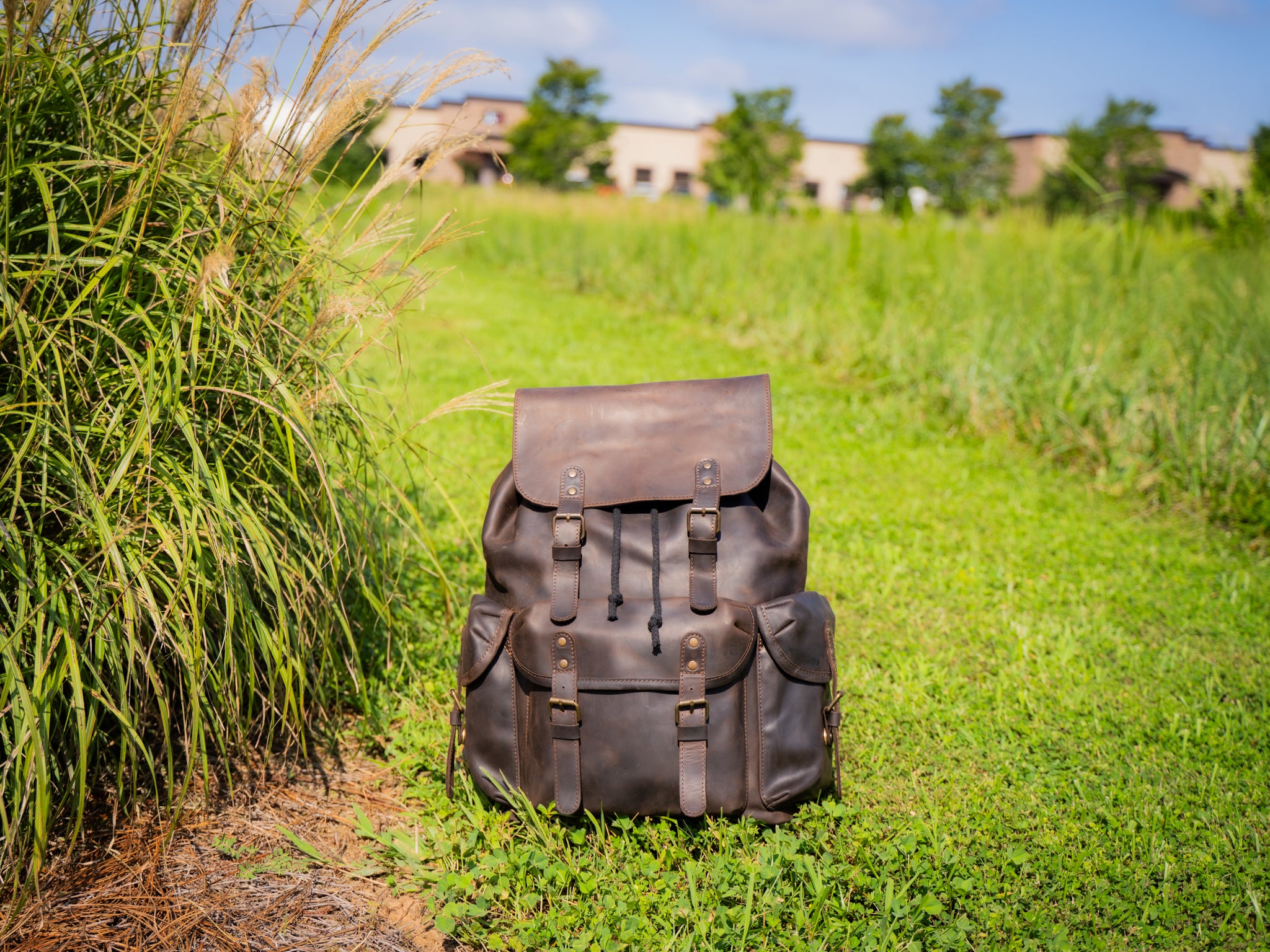 Crazy Horse Leather Backpack Adventure for Man - Brown Nut