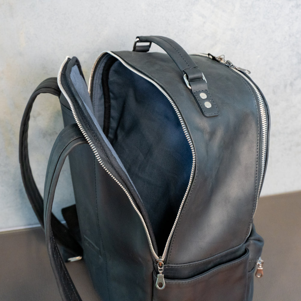 
                      
                        Crazy Horse Leather Backpack Urban for Woman - Black
                      
                    