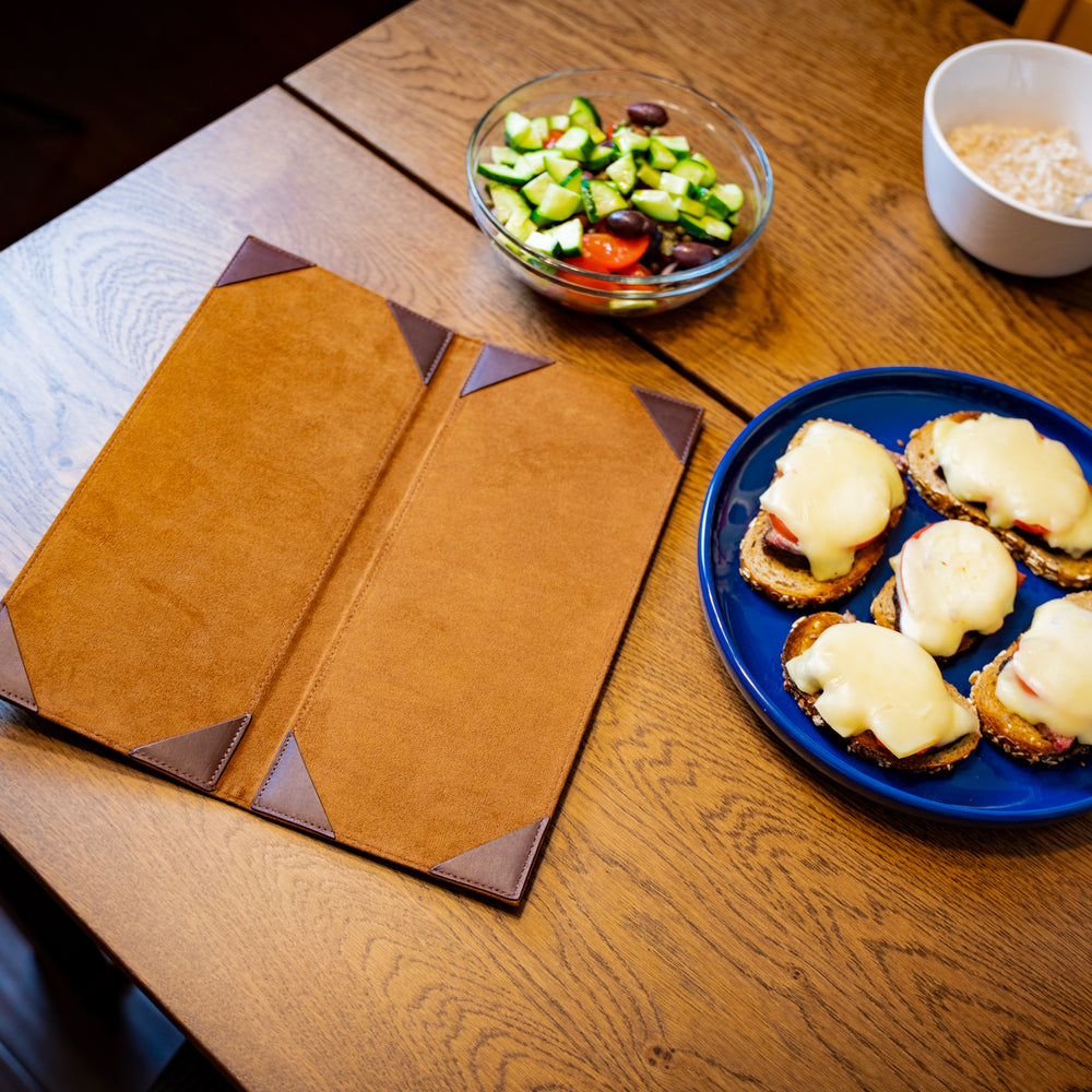 
                      
                        Vintage Leather Bifold Menu - Chestnut
                      
                    