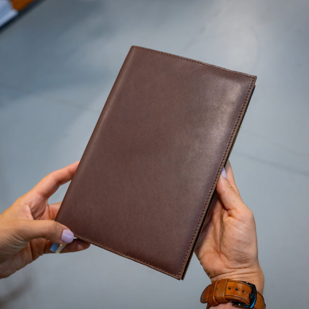 
                      
                        Milwaukee Leather Clever Fox Budget Planner - Chestnut
                      
                    