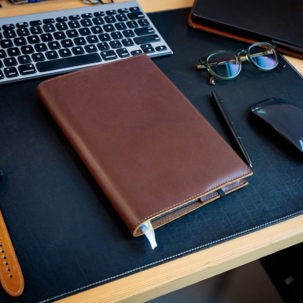 Milwaukee Leather Clever Fox Budget Planner - Chestnut