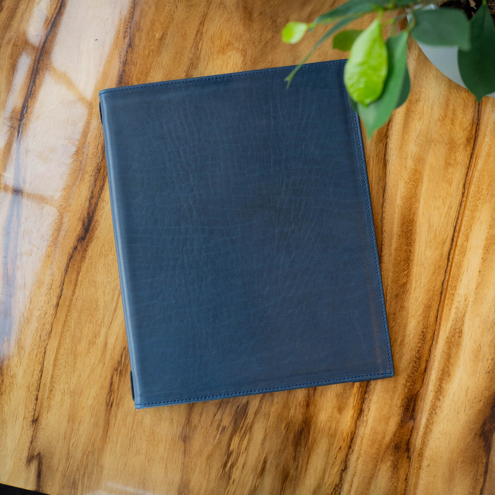 
                      
                        Milwaukee Leather Hardcover Menu with Corners - Navy
                      
                    