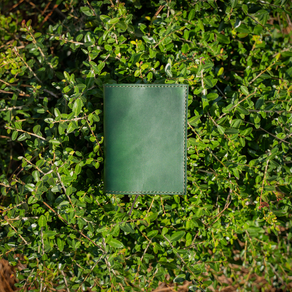 
                      
                        Milwaukee Leather Midori Notebook Cover - Green Moss
                      
                    