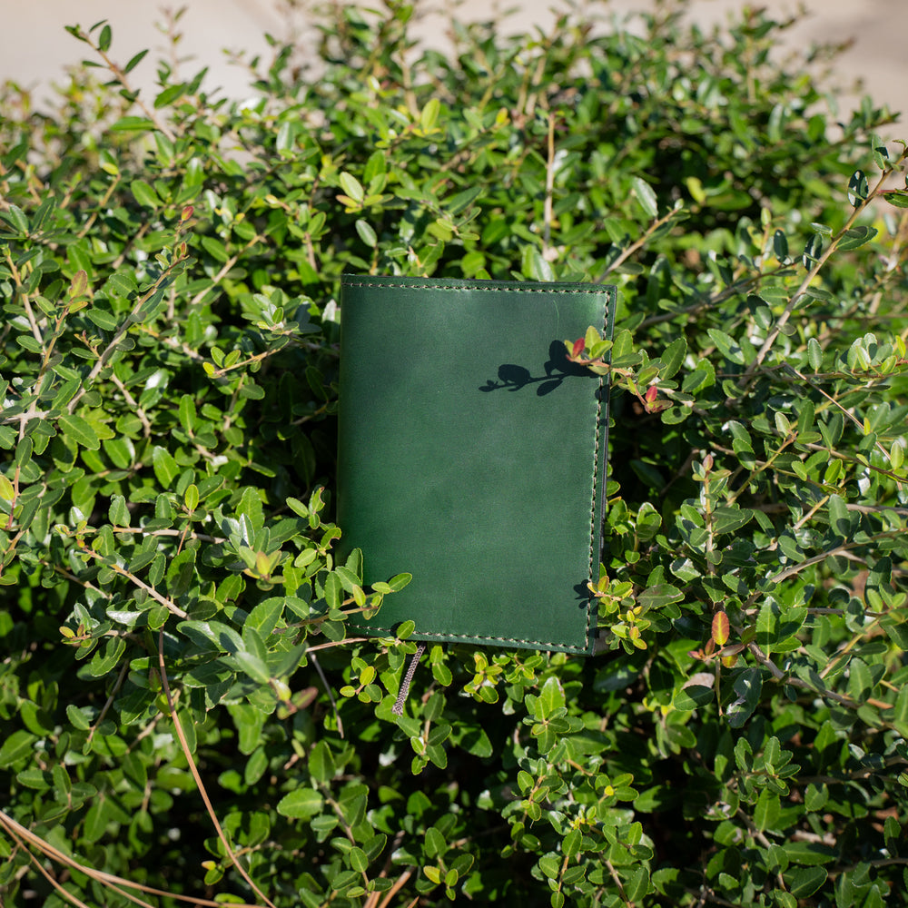 
                      
                        Milwaukee Leather Midori Notebook Cover - Green Moss
                      
                    