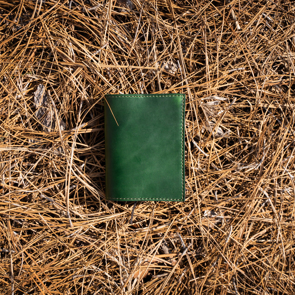 
                      
                        Milwaukee Leather Midori Notebook Cover - Green Moss
                      
                    