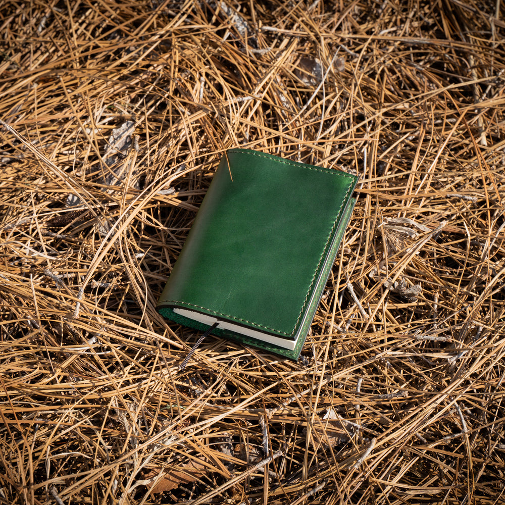 
                      
                        Milwaukee Leather Midori Notebook Cover - Green Moss
                      
                    