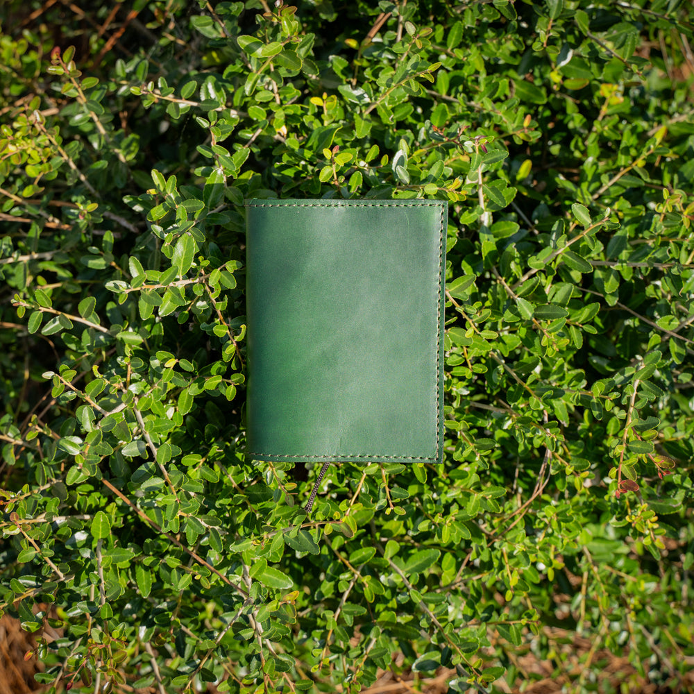 
                      
                        Milwaukee Leather Midori Notebook Cover - Green Moss
                      
                    
