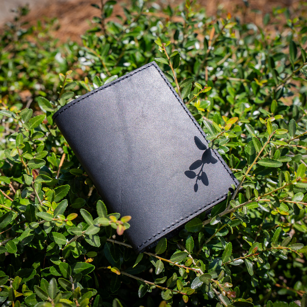 
                      
                        Milwaukee Leather Midori Notebook Cover - Black
                      
                    