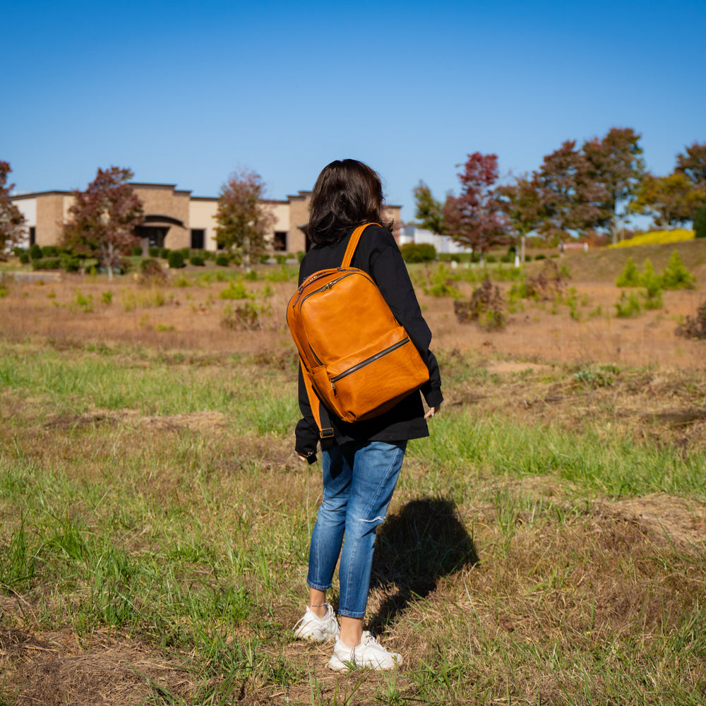 
                      
                        Milwaukee Leather Backpack Urban for Woman - Natural
                      
                    