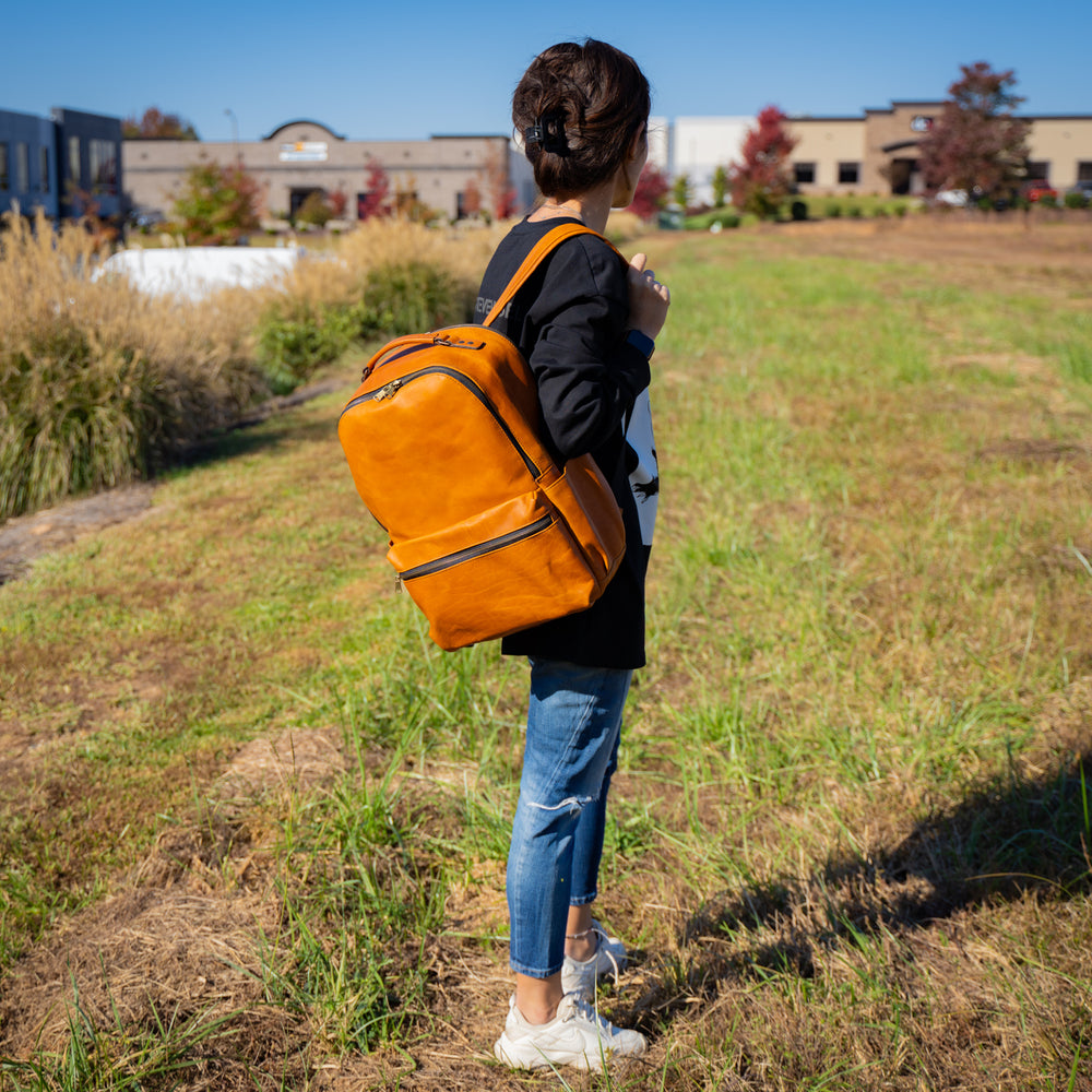 
                      
                        Milwaukee Leather Backpack Urban for Woman - Natural
                      
                    