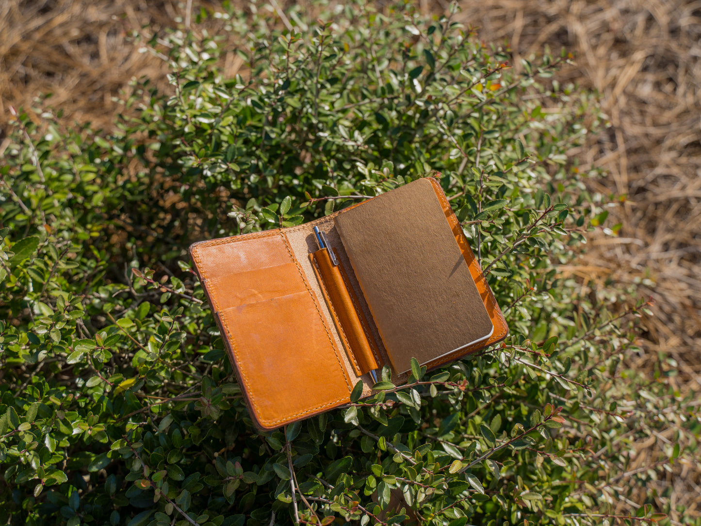 Milwaukee Leather Journal Wallet 3.0 with Pen XS - Natural