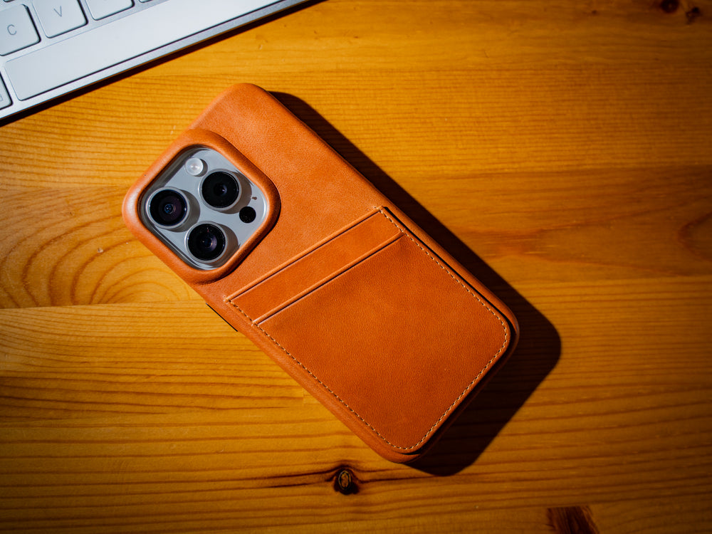 iPhone 15 Leather Case with Pockets - Natural