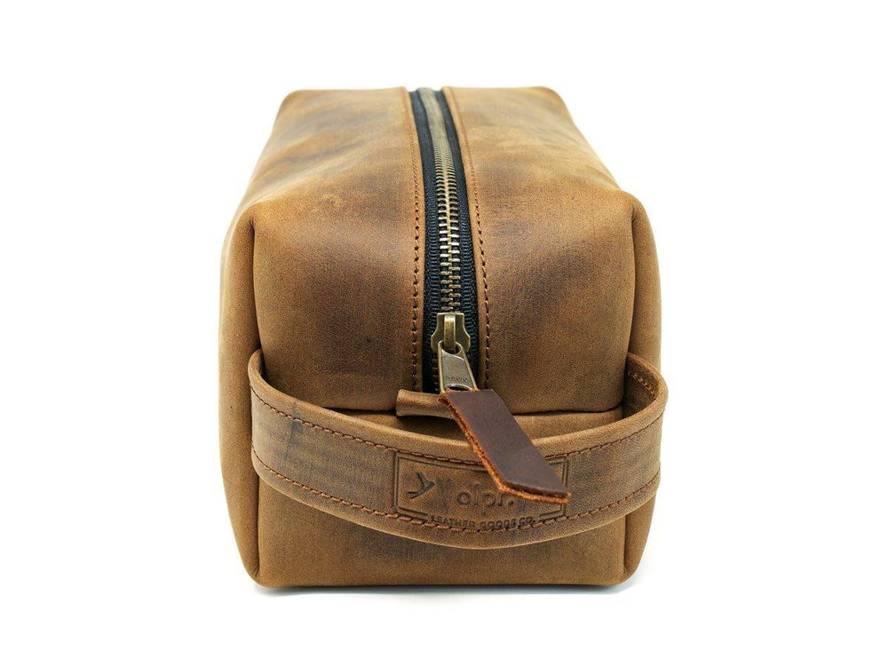 
                      
                        Milwaukee Leather Dopp Kit with Handle - Chocolate Toiletry Bag - olpr.
                      
                    