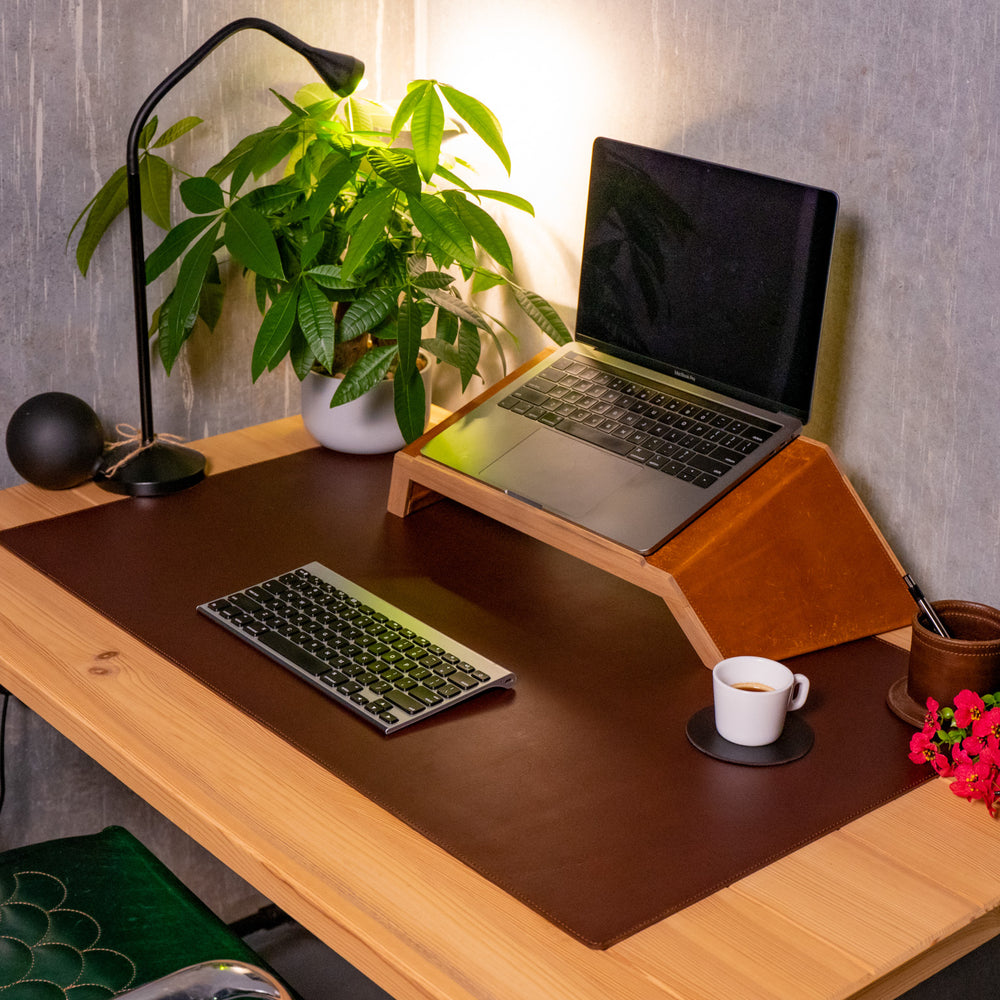 
                      
                        Milwaukee Leather Desk Pad - Chestnut Desk Pad - olpr.
                      
                    