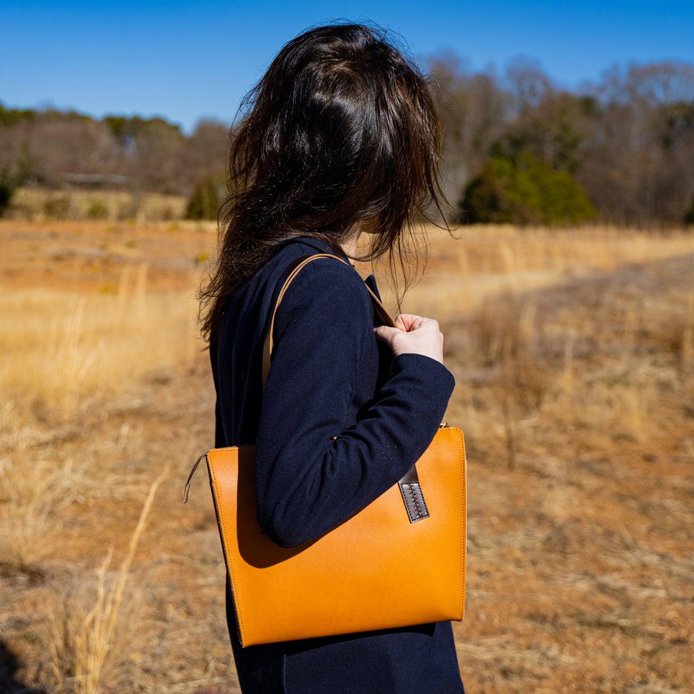 
                      
                        Milwaukee Leather Julia Tote Bag - Natural Tote Bag - olpr.
                      
                    