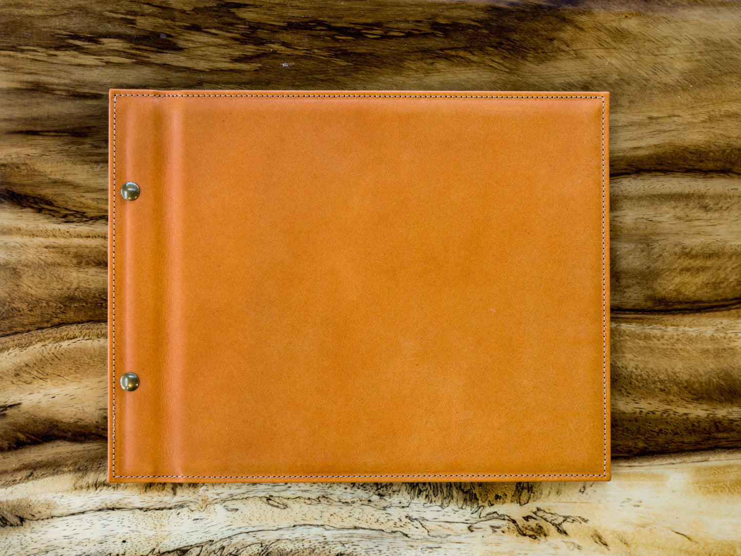 MILWAUKEE LEATHER MENU WITH CHICAGO SCREWS Horizontal - Natural Menu Cover - olpr.