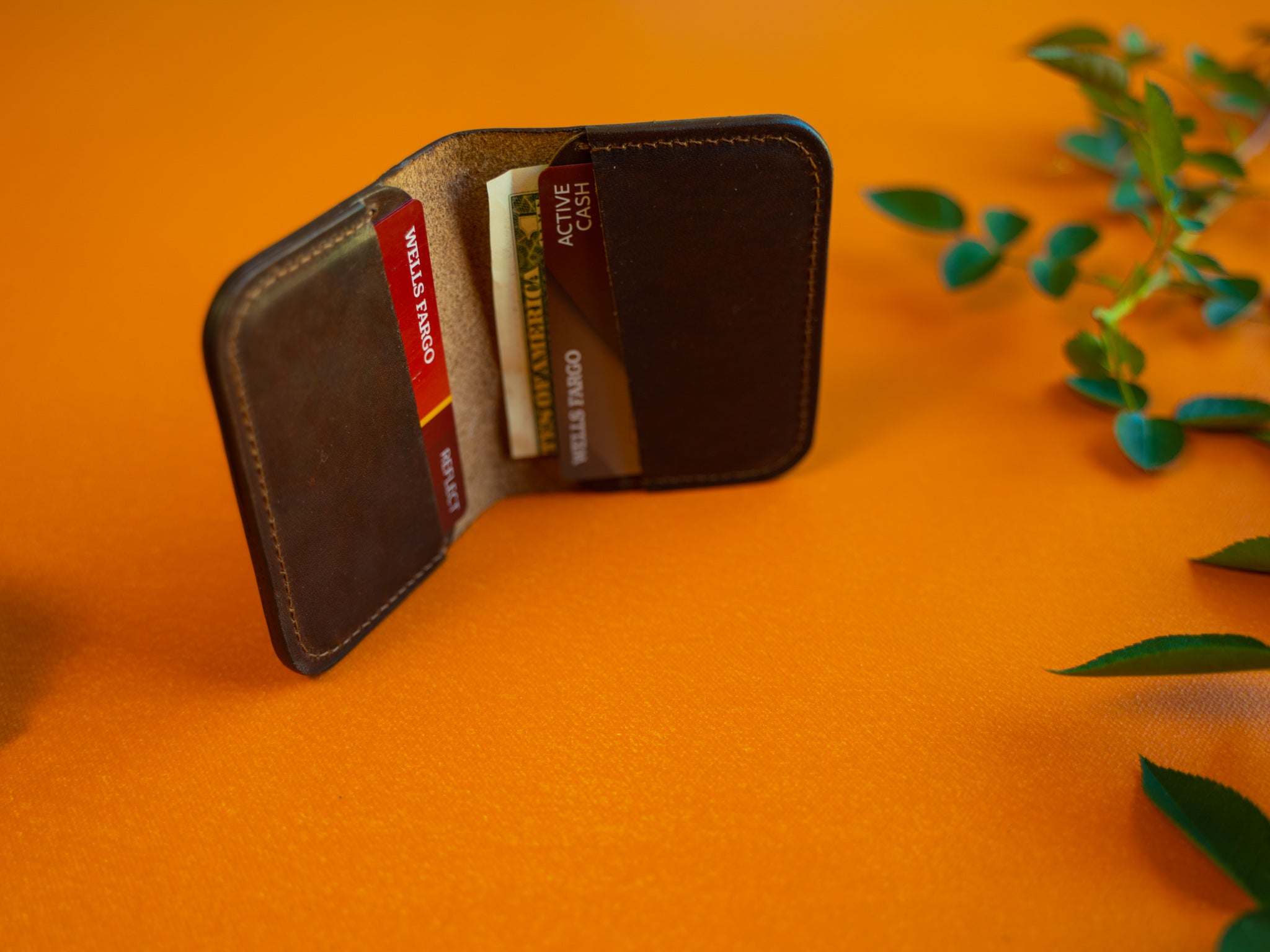 The Cambridge - Vertical bifold wallet (Horween Dublin - Natural