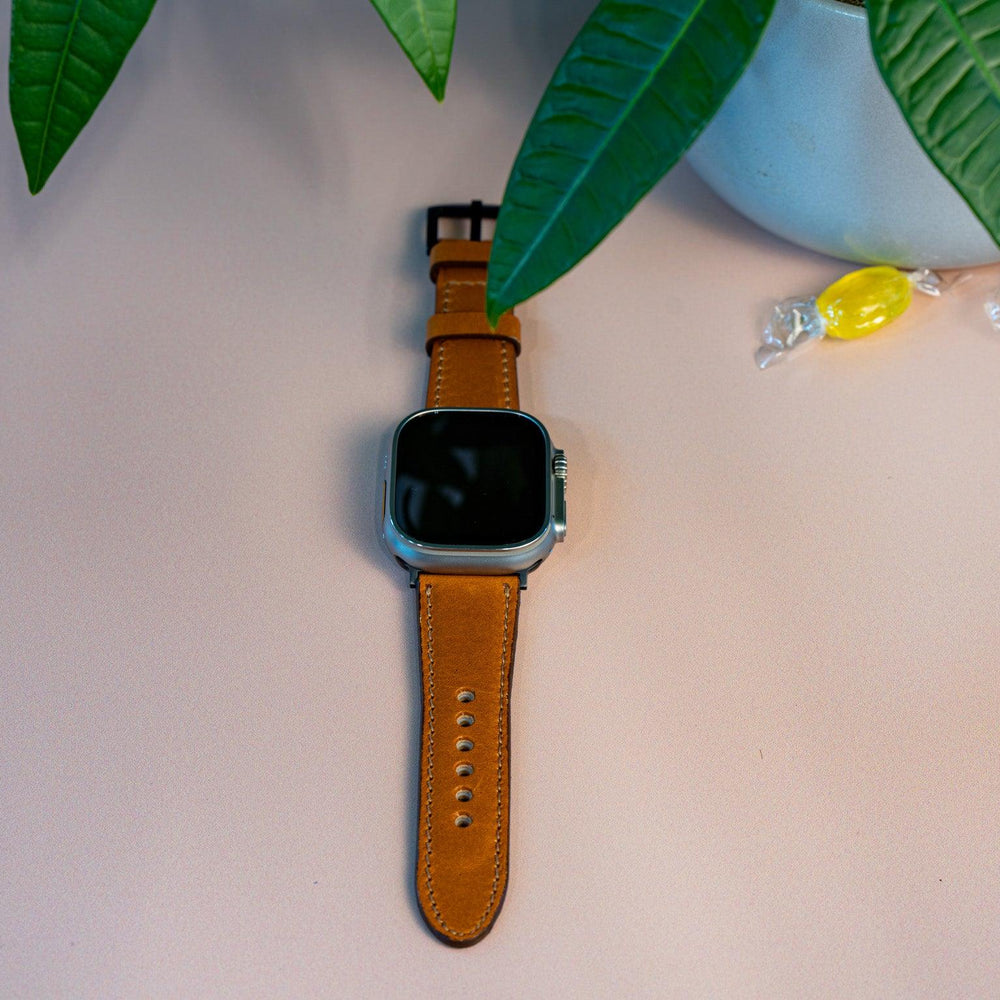 
                      
                        Milwaukee Leather Apple Watch Band - Natural - olpr.
                      
                    