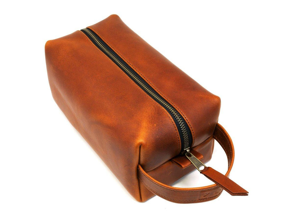 
                      
                        Milwaukee Leather Dopp Kit with Handle - Tan Toiletry Bag - olpr.
                      
                    