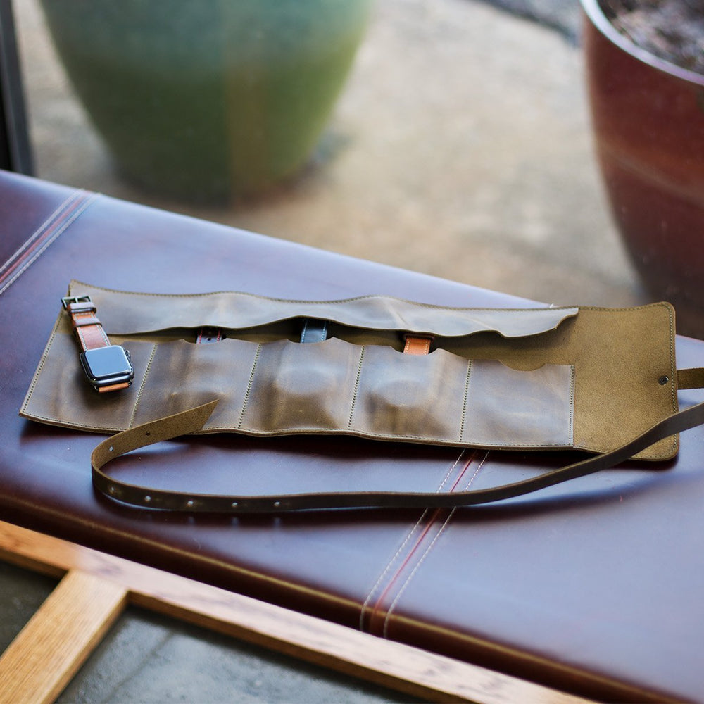 
                      
                        Crazy Horse Leather Watch Roll - Olive Watch Case - olpr.
                      
                    