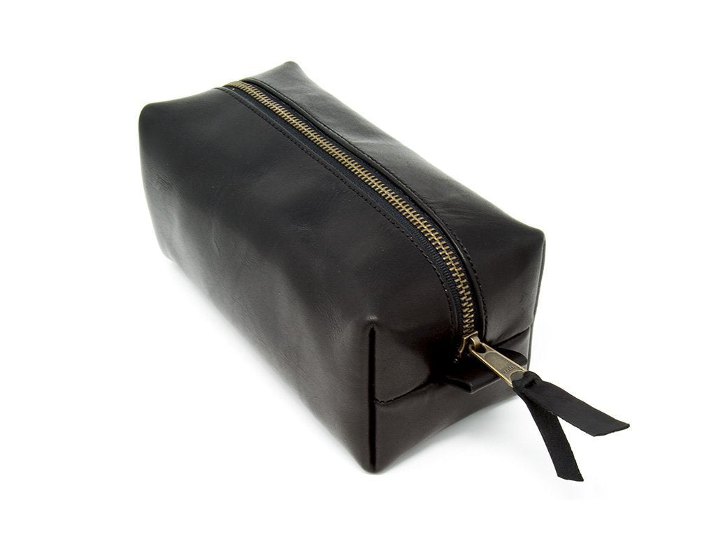 Black leather 2024 dopp kit