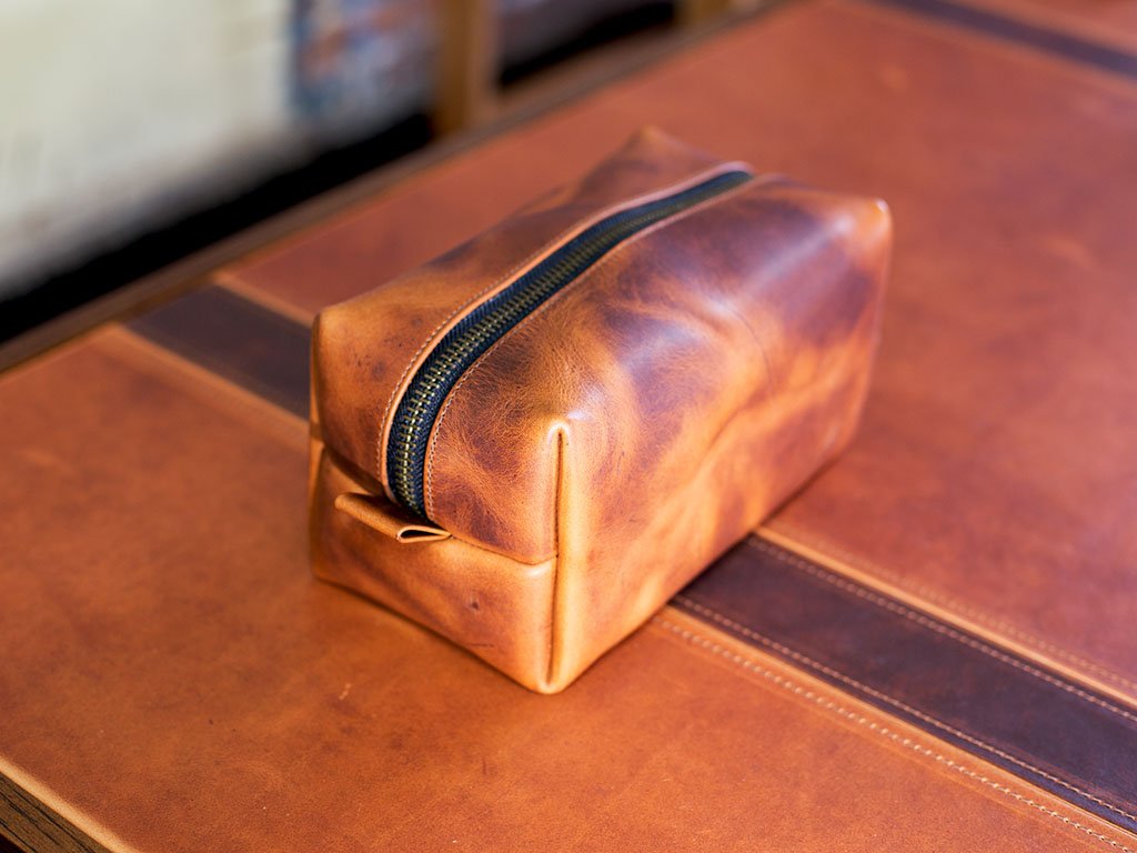 Milwaukee Leather Dopp Kit with Handle - Natural Toiletry Bag - olpr.