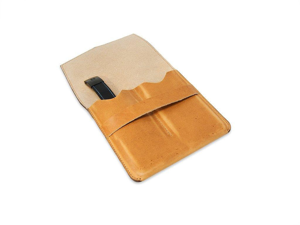 
                      
                        Milwaukee Leather Watch Case - Natural Watch Case - olpr.
                      
                    